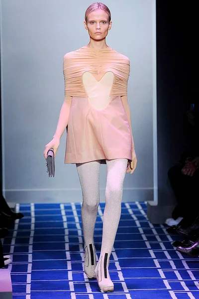 Look 3